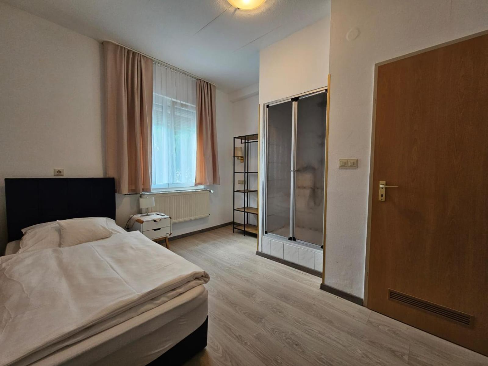 Hotel Haus Isenburg Ной-Изенбург Экстерьер фото