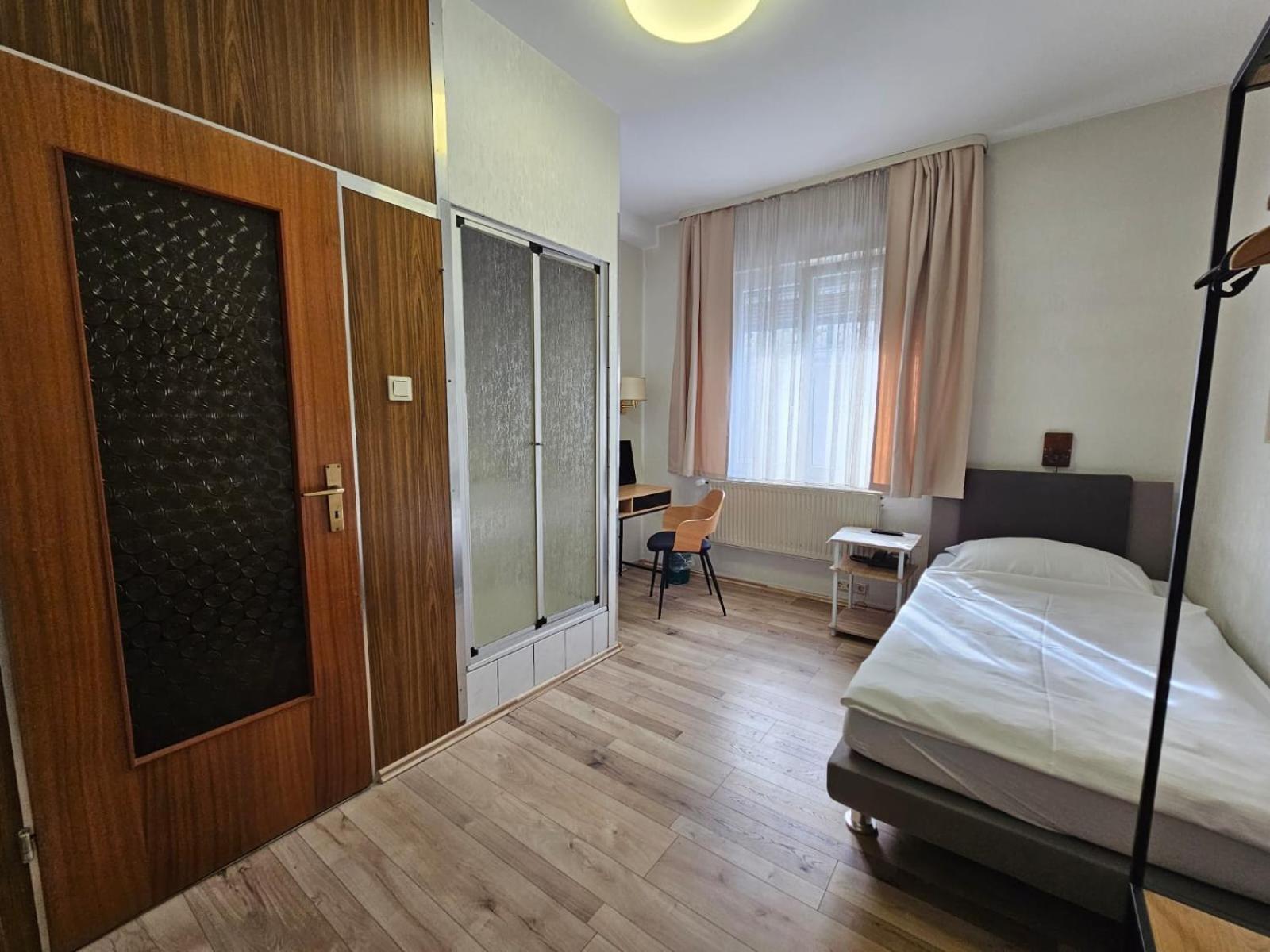 Hotel Haus Isenburg Ной-Изенбург Экстерьер фото